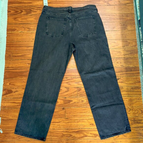 Abercrombie & Fitch - The 90's Relaxed High Rise Jean - Size: 34/18 R- Like New - Picture 3 of 6